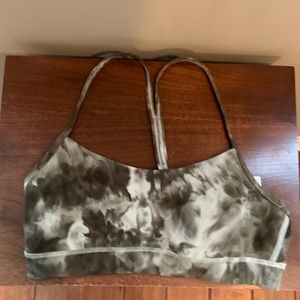 Flow Y Nulu Bra 
Light Support, A–C Cups